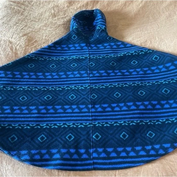 Patagonia Synchilla Navy and Teal Geometric Fleece - Picture 3 of 5